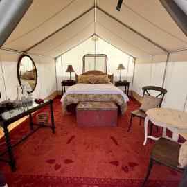 Cosmo Glamping Tent at Zenzen Gardens, hotel a Paonia