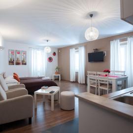 Rooms & Apartments 72