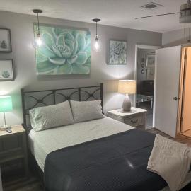 Destin-y 30A Beach Retreat Self Checkin - Huge Private Backyard Deck with Outdoor Shower