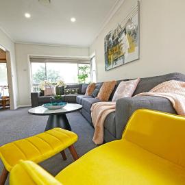 Doncaster Renovated 5BD/4BR Brick Home Parking WiFi, hotel v destinaci Doncaster