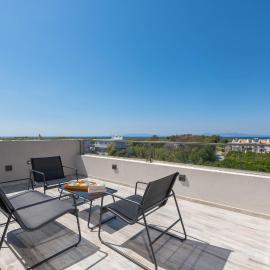 Tsatos Luxury Residence, hotel in Kremasti