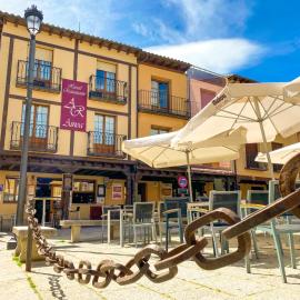 Hostal Restaurante Ainoa, hotell i Berlanga de Duero