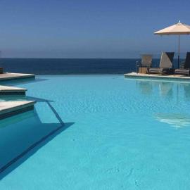 The Dolphins Ocean Front-Beach 2 BR 2Bth, готель у місті Розаріто