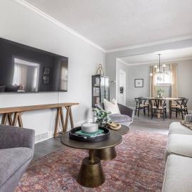 Parma में, होटल Quiet Modern Home w/ Hot Tub!