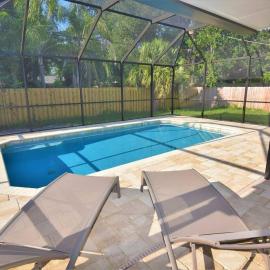 New England 3bd 2bt Home Heated Pool Close to Siesta, hotel in Sarasota