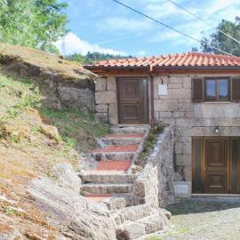 Retiro de Várzeas . Casa de Turismo Rural, hotel in Vieira do Minho