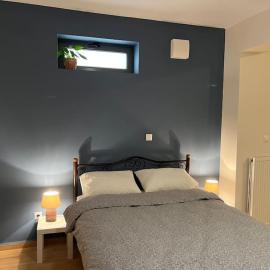 Spacious apartment 3’ from beach