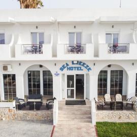 Sea Breeze Hotel, מלון במסטיכרי