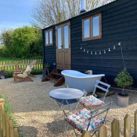 Marsh Farm Glamping Flittermouse Shepherd Hut – hotel w mieście Langport