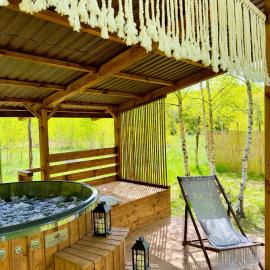 Domek nad Zegrzem z prywatnym jacuzzi, hotel in Arciechow