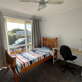 Comfy bed quiet neighbourhood, hotel in Grovedale