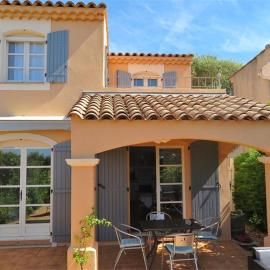Maison lumineuse avec terrasse, accès piscines, parking privatif – La Croix-Valmer - FR-1-726-22