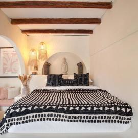 Seminyak Beach Bungalow Studio Villa 1 with private pool SBB1, hotel in Seminyak