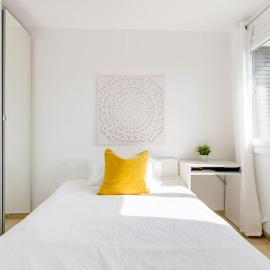 Private room in renovated apartment - Tram 1 min walk: Nice'de bir otel
