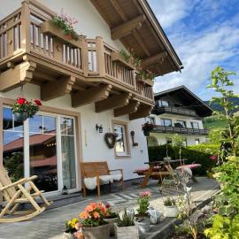 Chalet Bergglück, hotel in Piesendorf