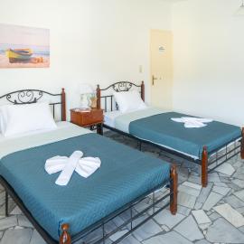 Almy Beach Hotel, ξενοδοχείο σε Metókhion Apisianá