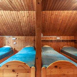 Mala koča Wooden Cabin, hotel a Goreljek