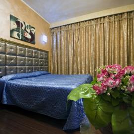 Hotel Bengasi, hotel Moncalieriben