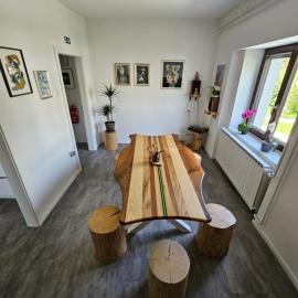 The Green Door Apartment - Center, Terrace & Free Parking