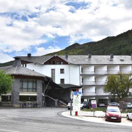 Hotel y Apartamentos SNÖ Isaba, hotel i Isaba