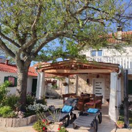 House Kuna - kuća za odmor i opuštanje -NP Krka, hotel a Brištane