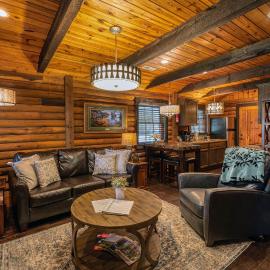 Cozy Lakefront Cabin on Lake Nantahala with Dock, Hotel in Topton