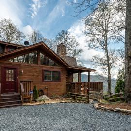 MoonShadow Lakeview Cabin-3 Story Nantahala Lake, Hotel in Topton