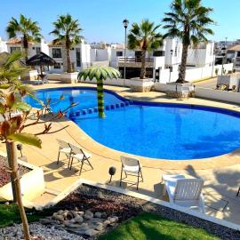 Excelente Casa en Zona de Cerritos en Frente a Alberca - Azul Pacífico I