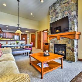Ski-In/Ski-Out Solitude Resort Condo w/ Mtn Views!, hotel en Solitude