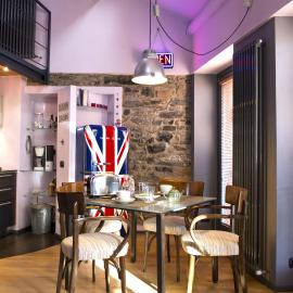Casa Rossa - byMyHomeinComo, hotel in Cernobbio