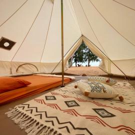Beach N Breeze Glamping, hotel u gradu Melaka