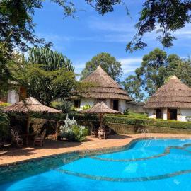 Banda Lodge, готель у місті Masaka