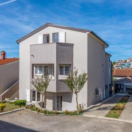 Apartments with parking space Medulin - 2274: Medulin şehrinde bir otel