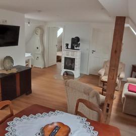 Gemütliche Wohnung am Wald, khách sạn ở Loosen
