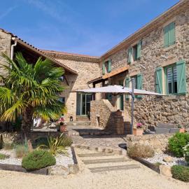 Domaine Saint Claude - Chambres d'hôtes de charme, hotelli kohteessa Malleval