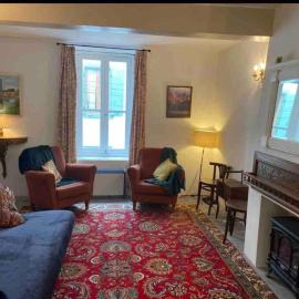 Cheerful, traditional 3 bedroom home in Quillan, hotel en Quillan