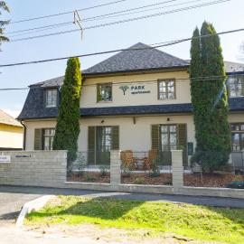 PARK Apartmanok, hotel in Balatonszárszó