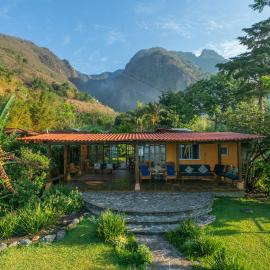 Lake Front Retreat at Los Elementos, viešbutis mieste Santa Cruz La Laguna