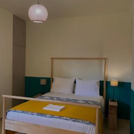 Helen's cozy studio (close to the airport), hotel u gradu Koropion
