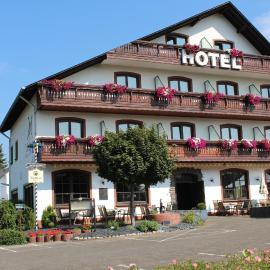 Alembra - Hotel zur Moselbrücke, hotel em Schweich