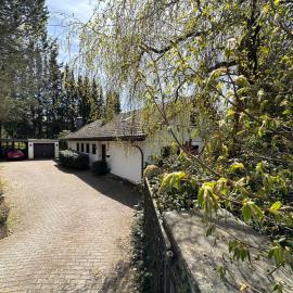 Private Spacious Villa near Winterberg and Willingen 14 Guests HUGE GARDEN Free Parking for Multiple Cars, hotell sihtkohas Olsberg
