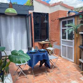Viesnīca Casa Rural Alfoz, -Tiny house- con patio privado y barbacoa pilsētā Velliza