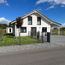 Ferienhaus Hilde 100m Entfernung zum See/Strand, khách sạn ở Löbnitz