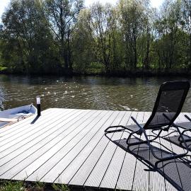 Het waterchalet op monumentaal fort, hotel in Ooltgensplaat