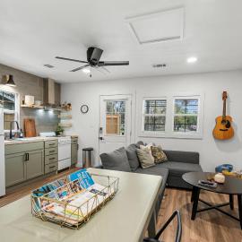NEW! The Yellow Door- Downtown Wimberley w/ River Access, Hotel in Wimberley