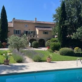 Mas Saint-Genies, hotel em Venasque