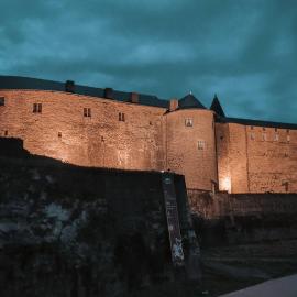 Viesnīca Appartement vue sur château-fort 3 étoiles pilsētā Sedāna