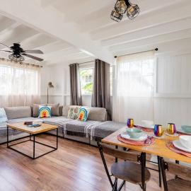 Somewhere over the Rainbow Loft with AC Hilo, hotel in Hilo
