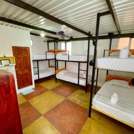 Hostal Inn 2, hotell i Flores