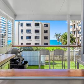 Luxury Coastal Retreat, hotel i Coolum Beach